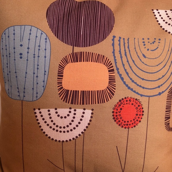 DECORATIVE THROW PILLOW SET (Includes 2) Cute Abstract Floral Design 15”x15” NEW - Picture 10 of 10